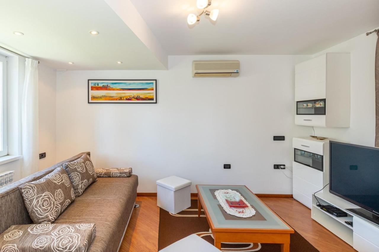 Apartments Ada Near The Sea Porec Ngoại thất bức ảnh